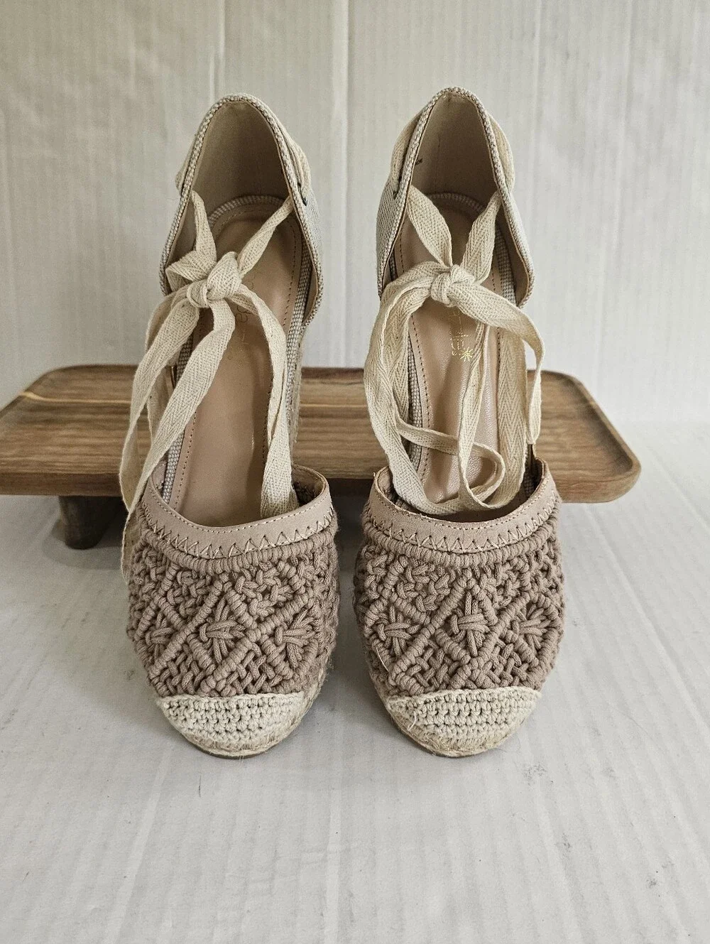 Shoe Dazzle Connee Espadrille Wedges Size 9 Crochet Tan Ankle Tie 4.5 Inch Heel